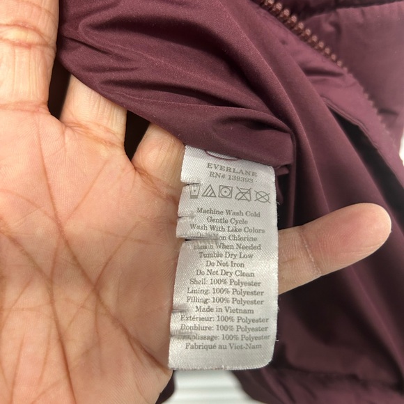 Everlane Women The Lightweight Puffer Full Zip Jacket Burgundy Size Small - Picture 9 of 9